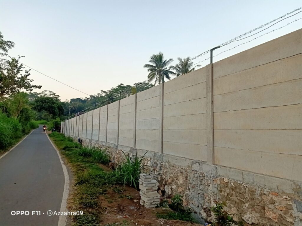proyek pagar beton pabrik tembakau Malang, pagar beton pakis malang, pagar panel beton kepanjen malang, pagar beton singosari malang, 